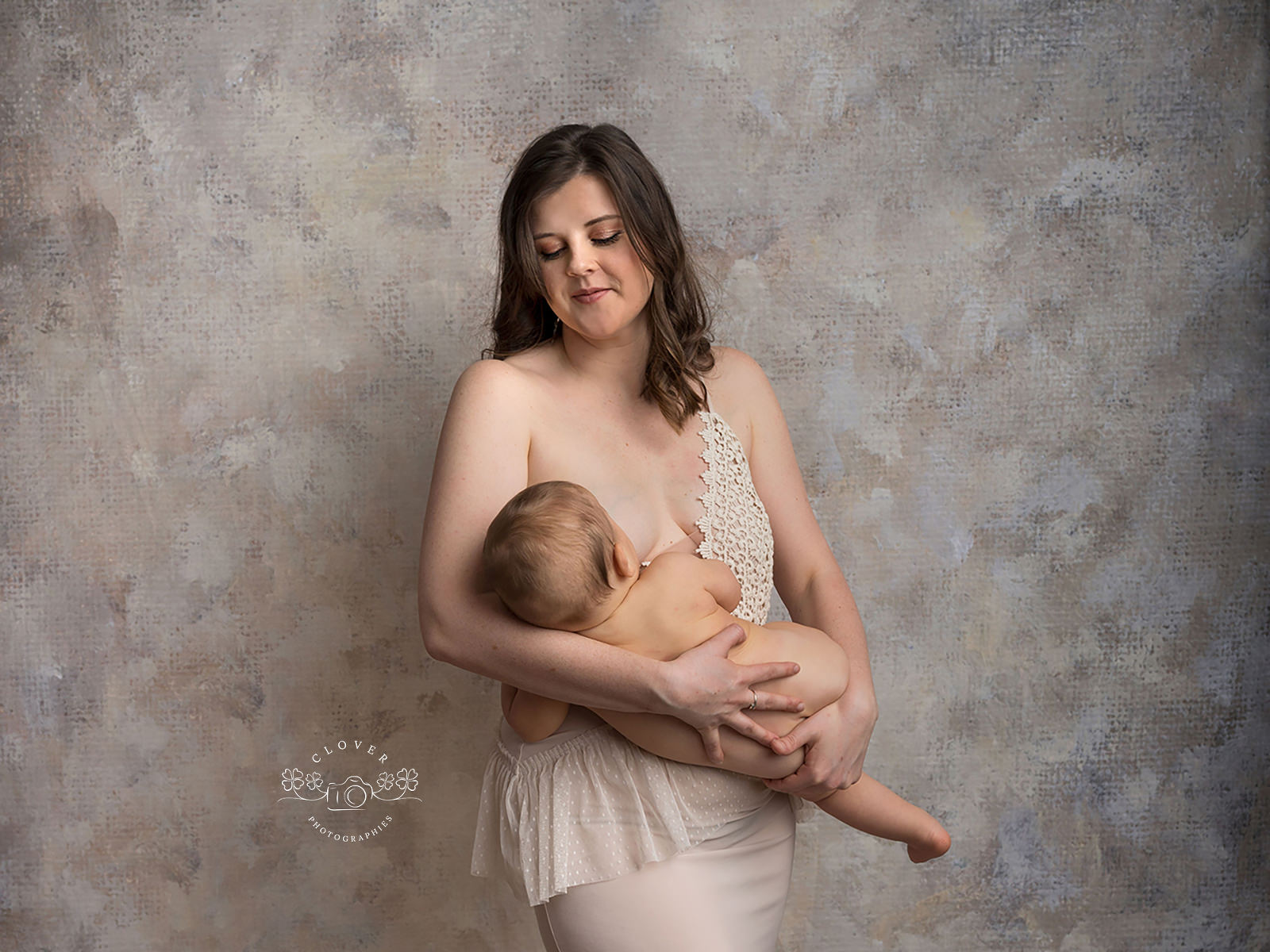 Photographe maman-bébé et allaitement Strasbourg - Clover